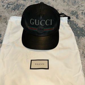 Men’s leg gucci logo hat Grained Calfskin Logo Baseball Hat L Black